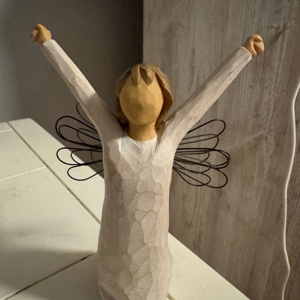 Willow Tree Joyful Angel with Wire Wings